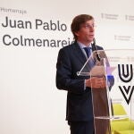 El alcalde de Madrid, José Luis Martínez-Almeida, en el homenaje a Juan Pablo Colmenarejo en la Universidad Villanueva