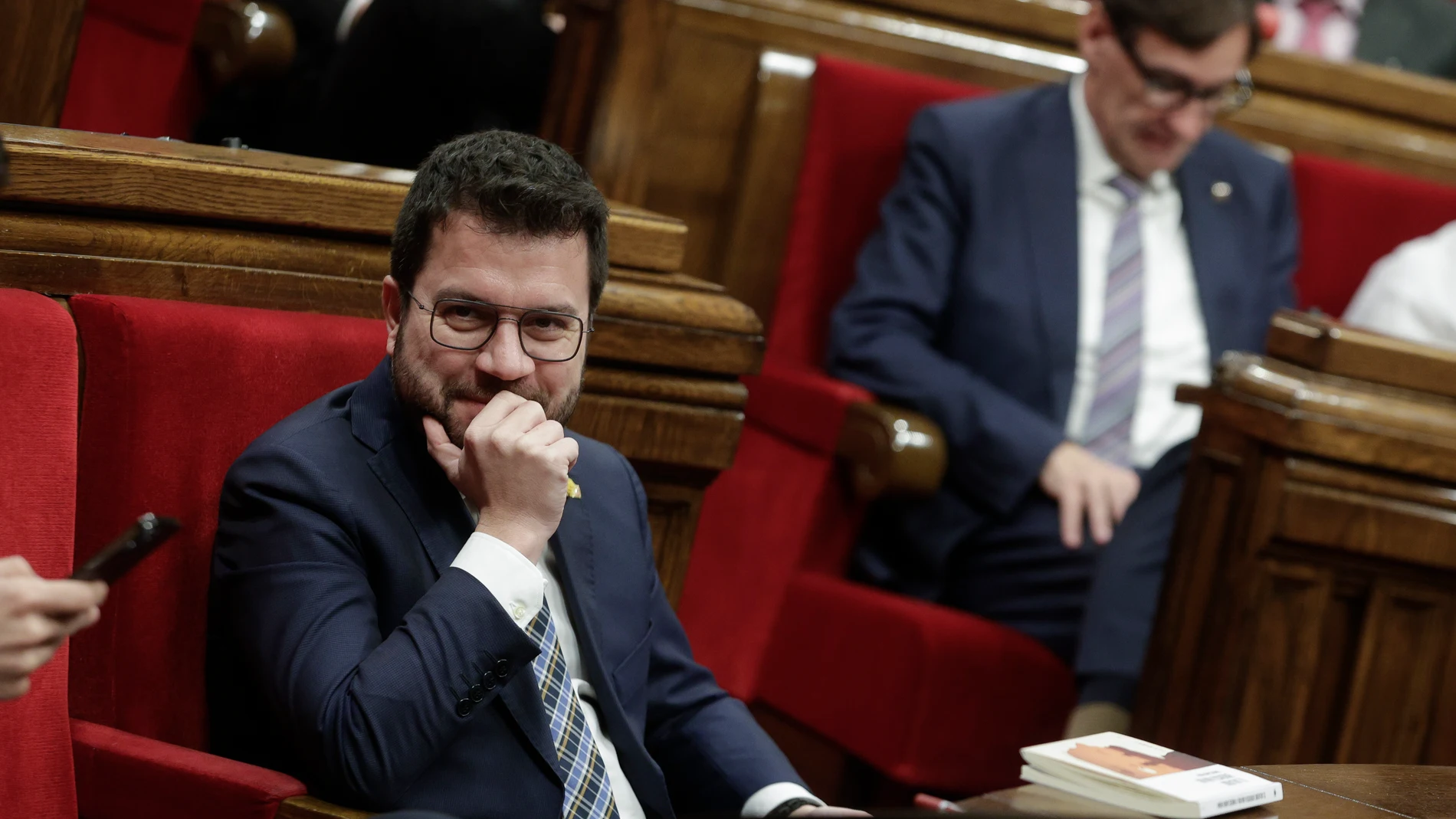 GRAFCAT6063. BARCELONA, 14/02/2023.- El presidente catalán, Pere Aragonès, durante el debate de totalidad del proyecto de ley de presupuestos de la Generalitat para 2023 y de la ley de acompañamiento, que se celebra este martes en el Parlament de Cataluña. EFE/Quique García