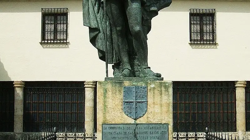 Estatua dedicada a la figura de Gómez Manrique