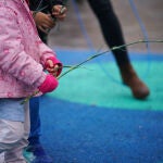 Derechos Sociales ensayará en 4 CC.AA pagar a familias que acojan a menores con problemas de conducta o salud mental