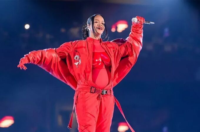 Estos son los productos de maquillaje que usó Rihanna en la Super Bowl