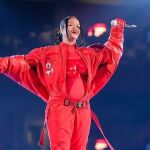 Estos son los productos de maquillaje que usó Rihanna en la Super Bowl