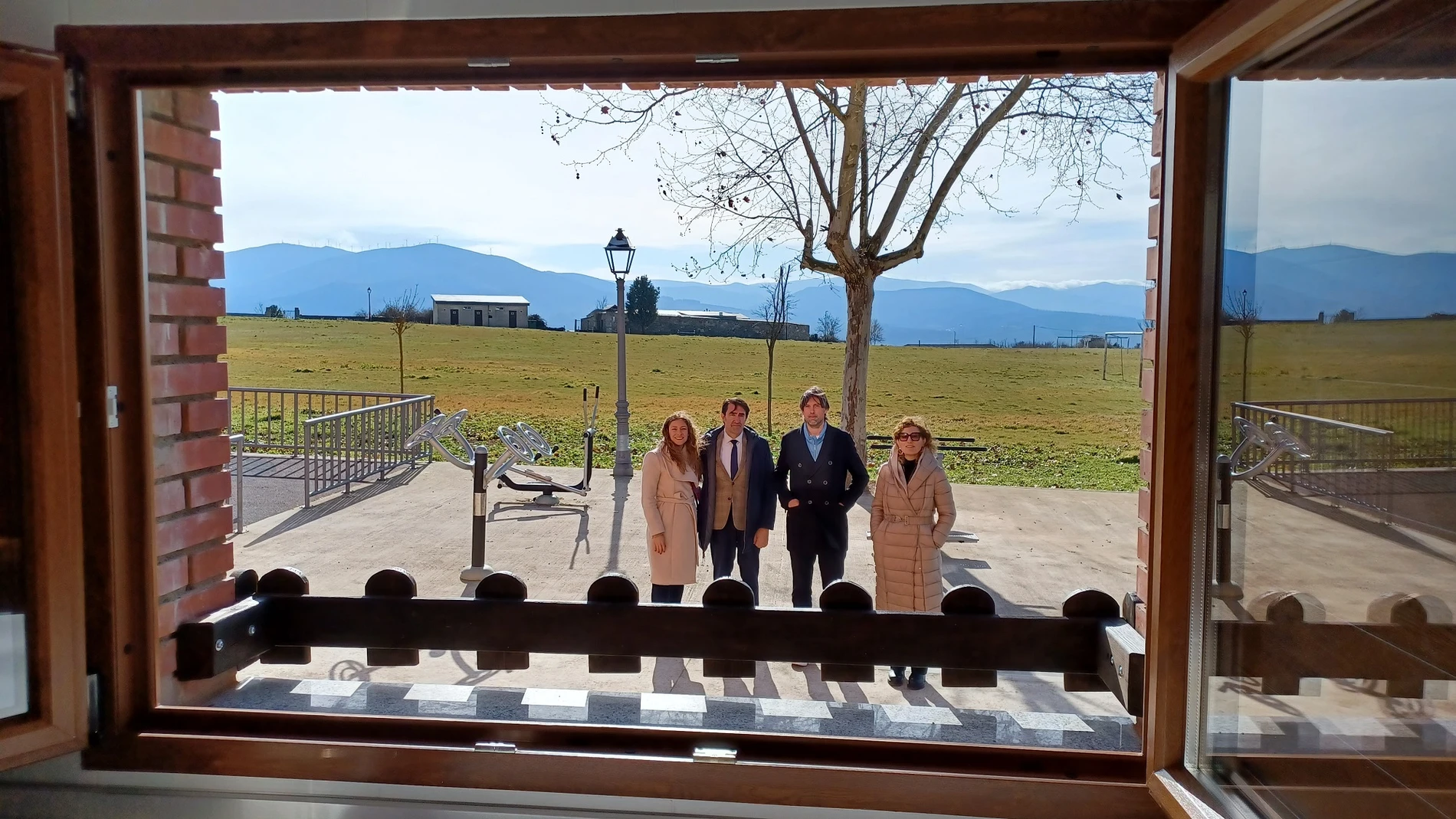 Suárez-Quiñones visita la vivienda rehabilitada en la localidad leonesa de Congosto