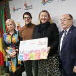 La consejera de Familia e Igualdad de Oportunidades, Isabel Blanco, se reúne con representantes del sector del comercio zamorano para explicar las características del Bono Nacimiento.