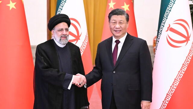 Chinese President Xi meets Iran's President Raisi in Beijing