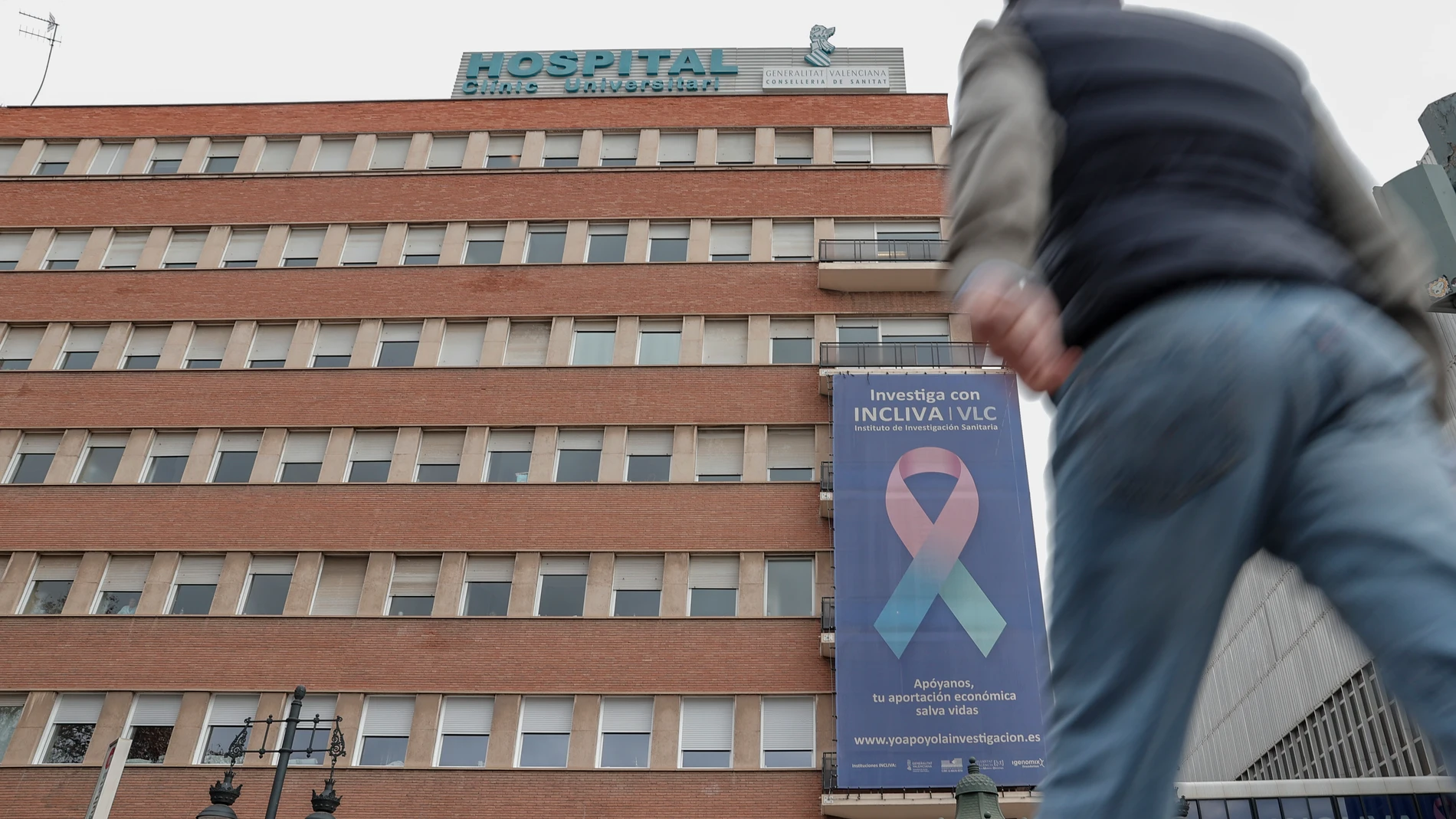 Logran salvar al bebé de la mujer embarazada que ingresó con un disparo en la cabeza