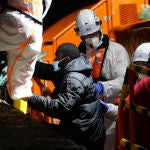 Salvamento rescata una patera con siete niños a 150 kilómetros de Canarias