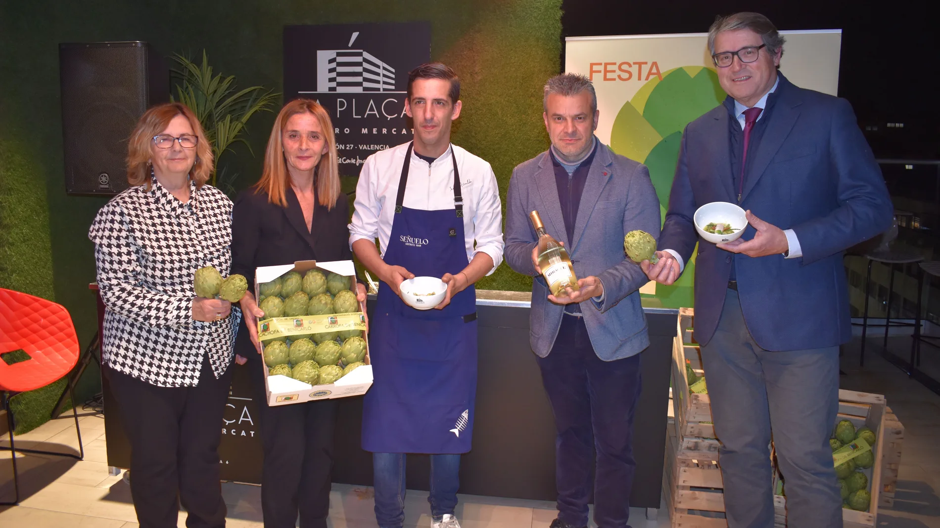 Terraza del GastroMercat de Colón un Showcooking a cargo del chef del restaurante Señuelo, Sergio Guiraldo, 