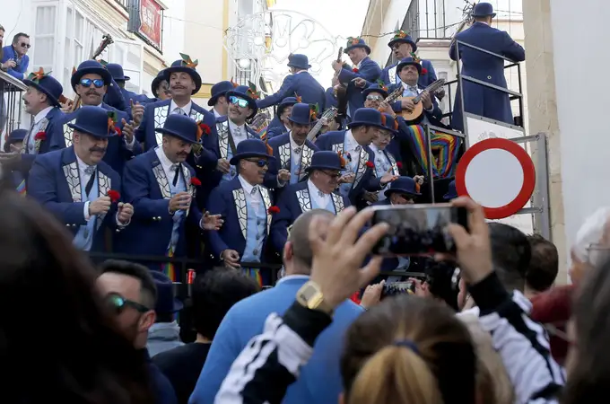 Guía por el Carnaval de Cádiz 2023: conciertos, batallas de coplas, carruseles...