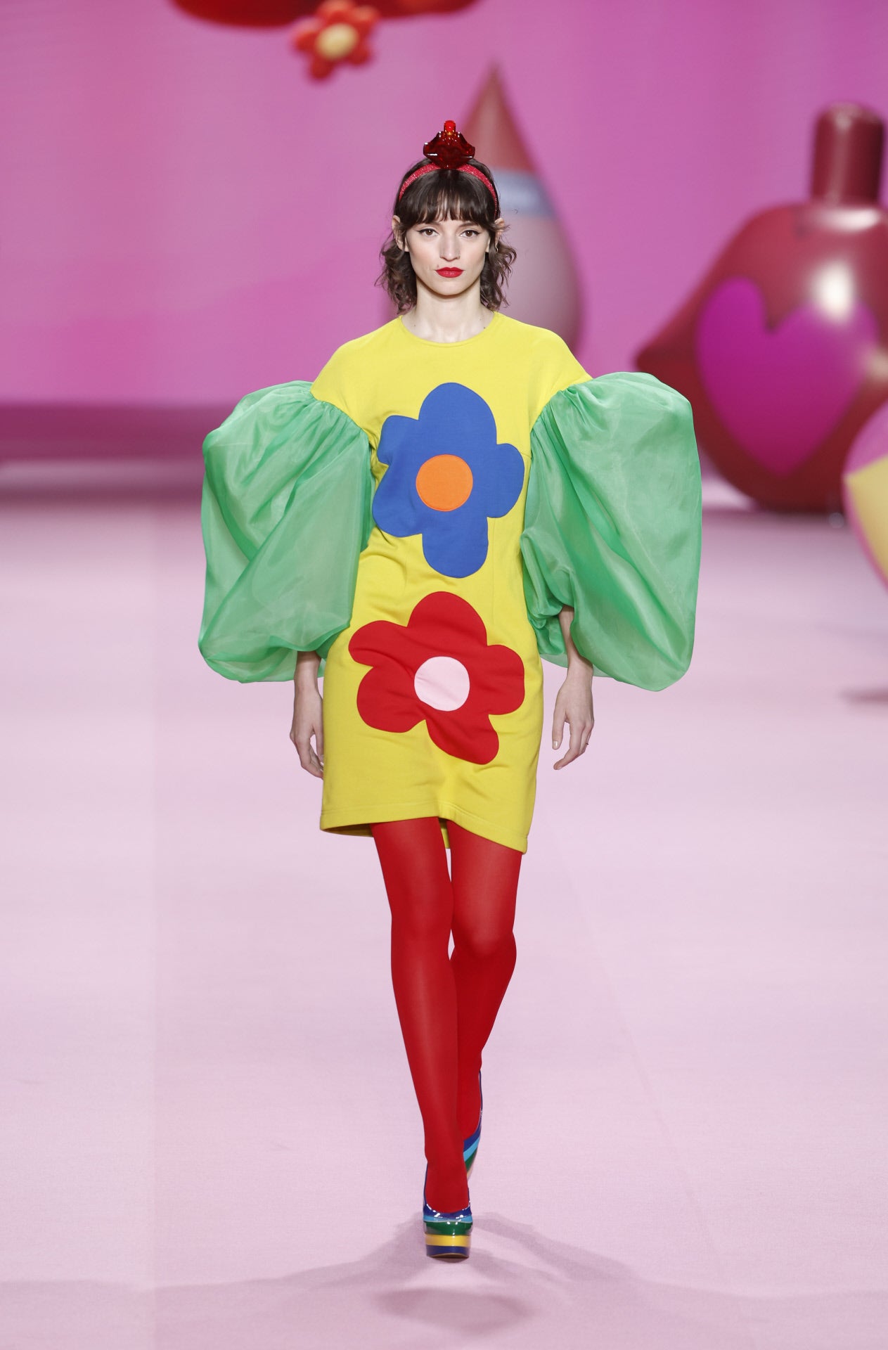 El bonito gesto de José Manuel Díaz-Patón, novio de Agatha Ruiz de la Prada,  durante el desfile de la MBFW