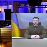 El presidente ucraniano, Volodomir Zelenski, participó por videoconferencia