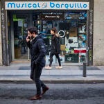 La calle barquillo de Madrid conocida como la “calle del sonido”, ha sufrido estos últimos años un fuerte descenso de establecimientos y tiendas relacionadas con el ámbito de los equipos de música y alta fidelidad. Hoy quedan dos, Musical Barquillo y RSP Acustic.