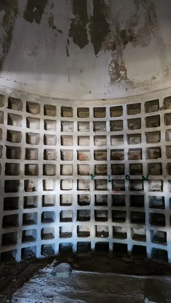 Los nichos donde se enterraron los cuerpos de los soldados italianos