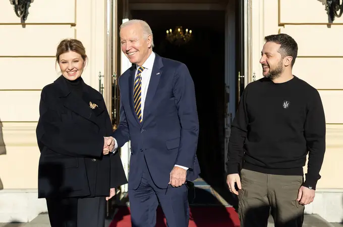 Biden visita por sorpresa a Zelenski en Kyiv y anuncia 500 millones de ayuda militar 