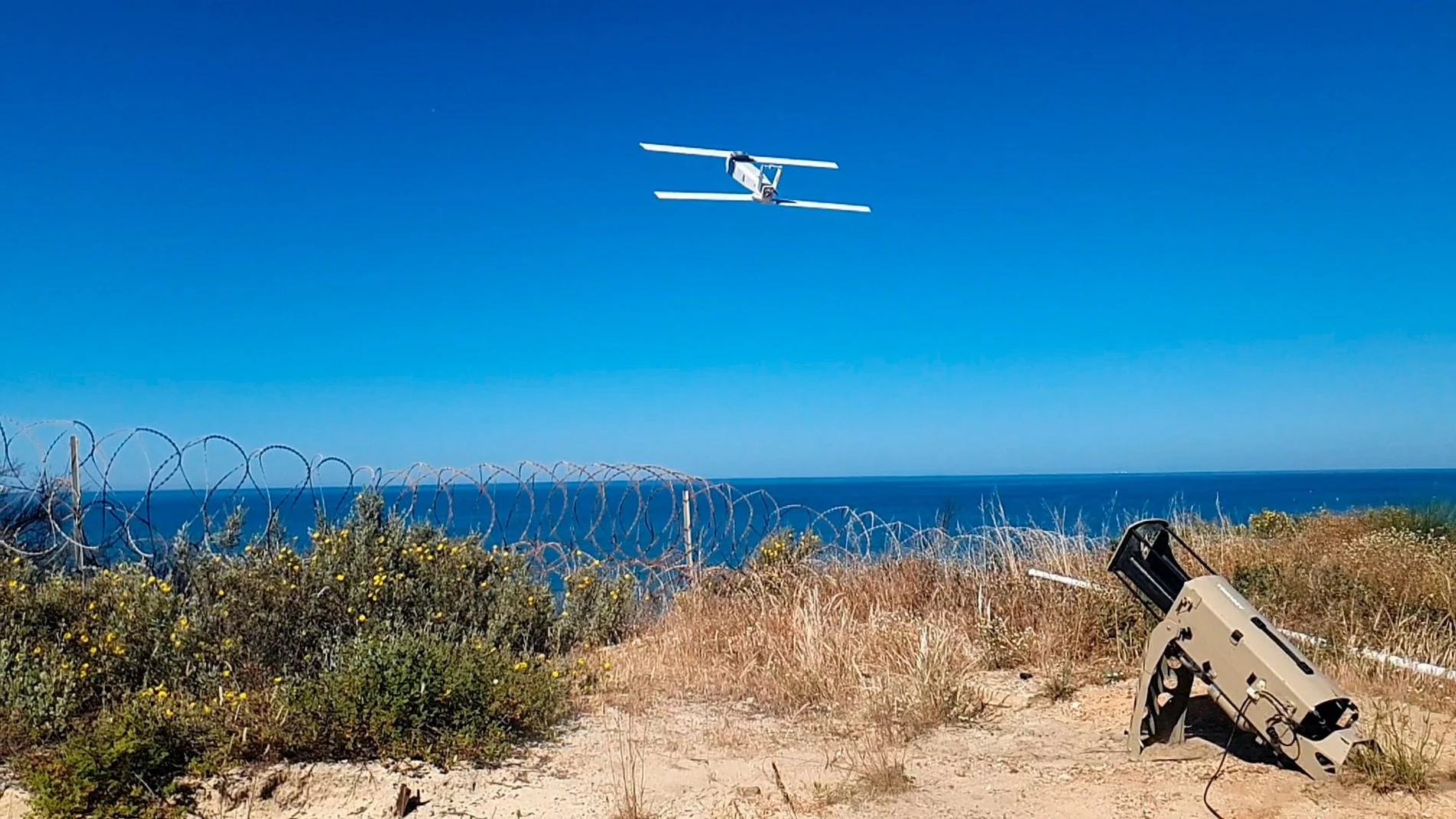 Imagen del dron Q-Slam-40 y su lanzador, fabricados por la empresa española Arquimea