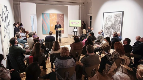 Sanz, durante la reunión con profesionales y artistas