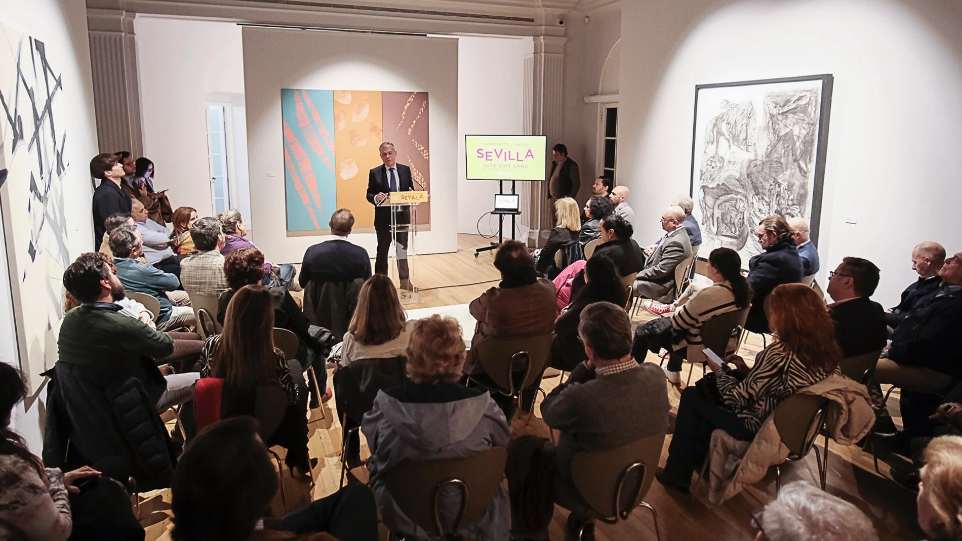 Sanz, durante la reunión con profesionales y artistas
