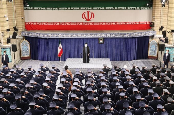 Irán detiene a más de un centenar de personas por los envenenamientos de alumnas