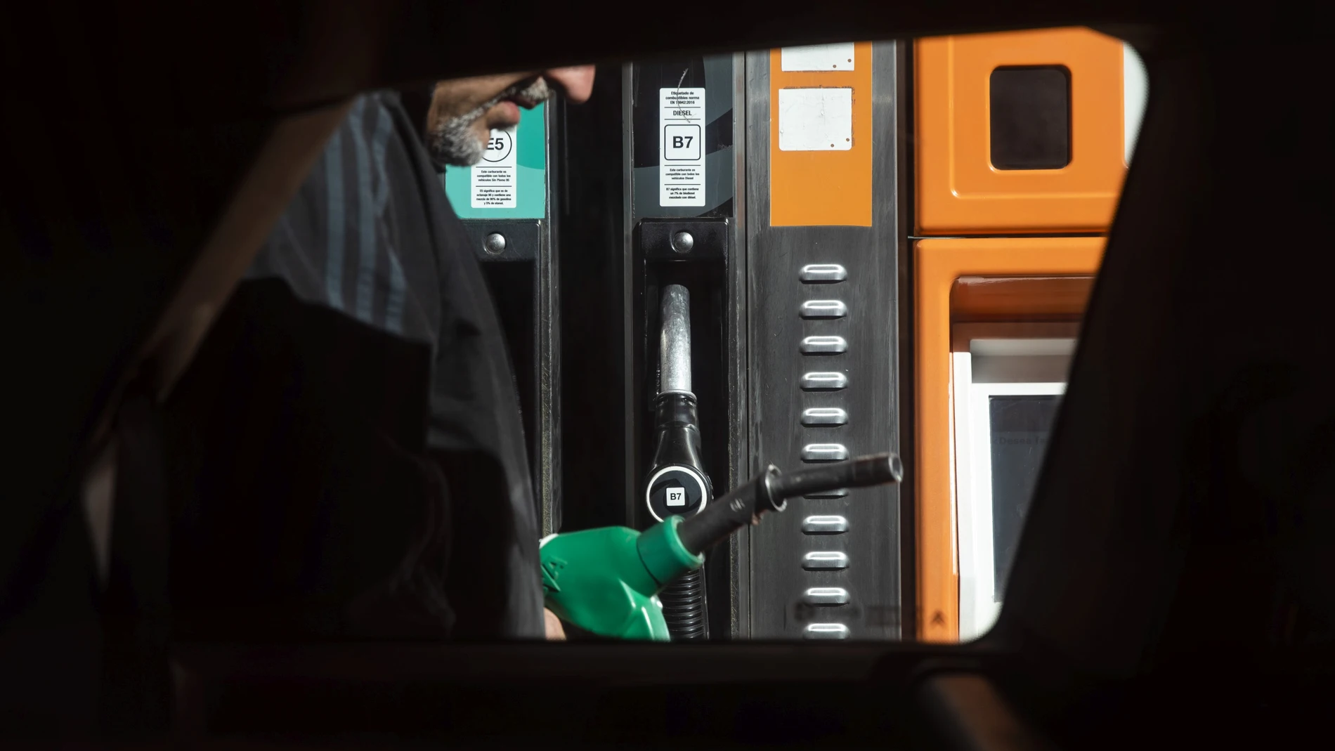 Imagen de gasolineras y combustibles por la escalada de precios de gasolina y diesel.