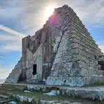 La Pirámide del Puerto del Escudo es «una muestra singular de la vanguardia italiana del periodo de entreguerras»