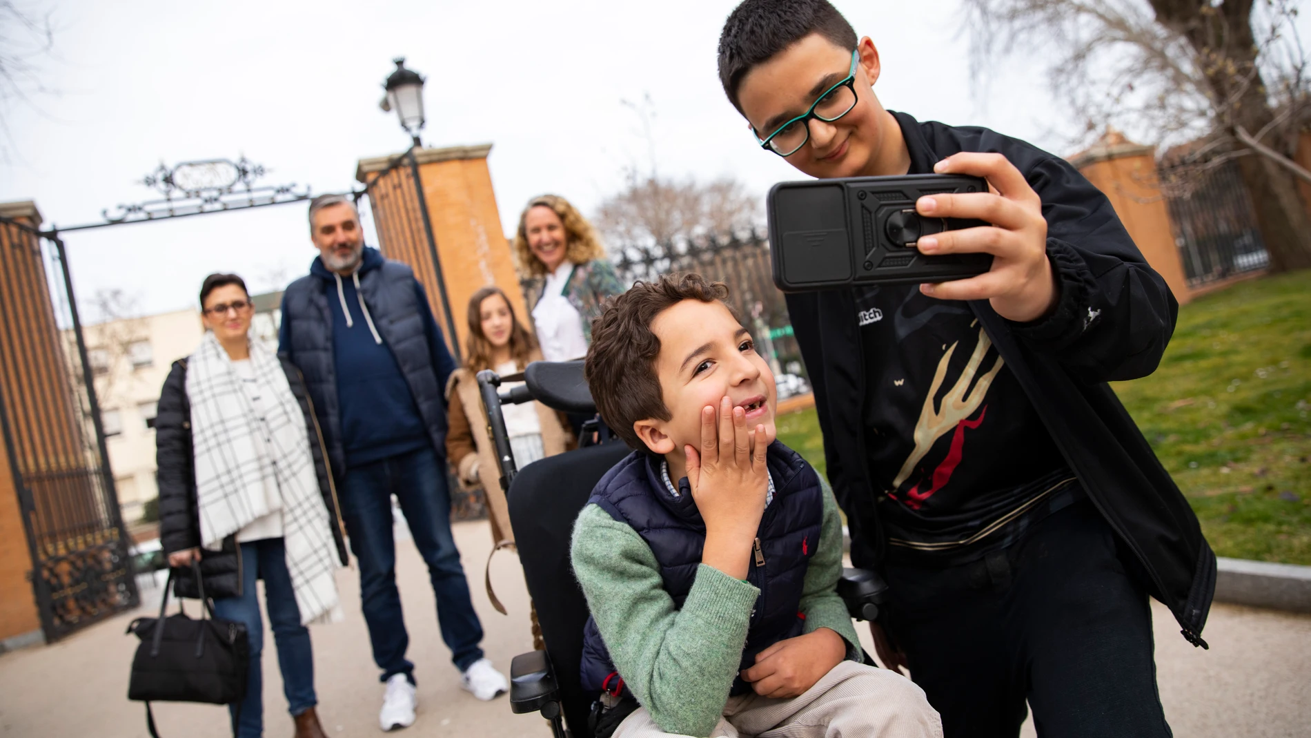 Entrevista a Curro y Fernando niños que han padecido un ictus con su corta edad. Sus padres nos cuentan su día a día y sus demandas.