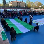 Alumnos de un colegio de Granada celebran el Día de Andalucía 