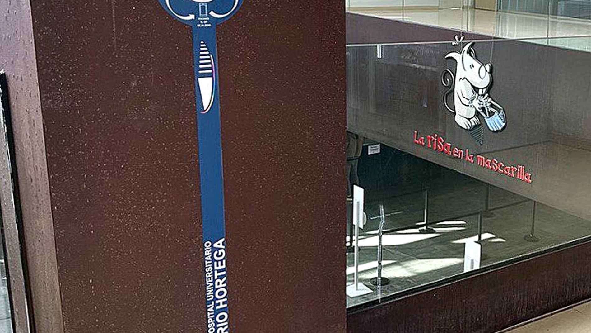 Los usuarios del hospital Río Hortega de Valladolid pueden solicitar un equipo de limpieza desde el móvil por medio de un código QR ante una incidencia en las instalaciones del centro asistencial