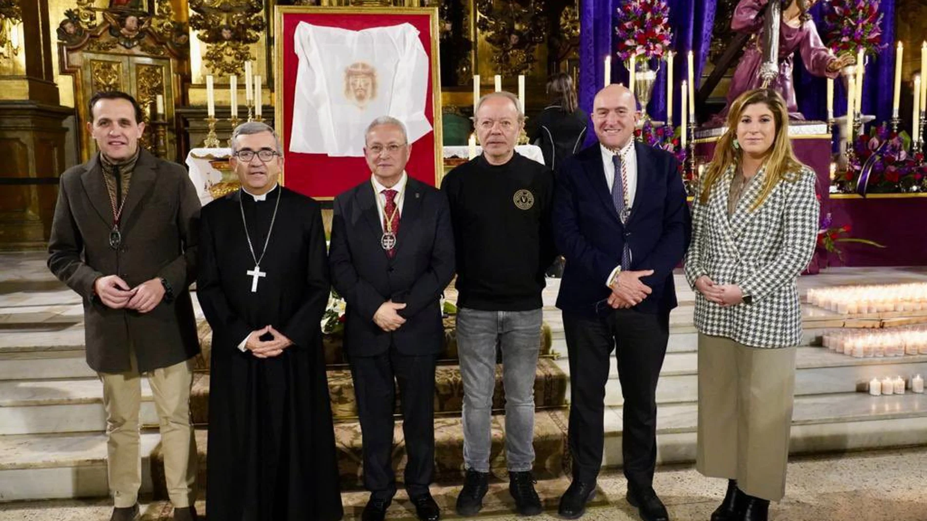 Enrique Reche, Jesús Julio Carnero, Conrado Íscar, Luis Argüello, Raquel Alonso y Tomás Ángel Santos Cano presentan el Paño de la Verónica 2023