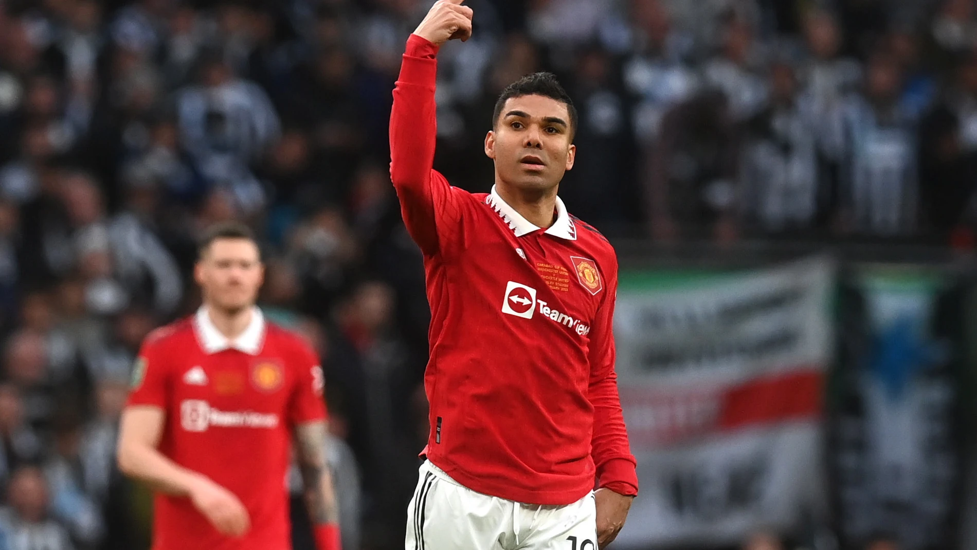 London (United Kingdom), 26/02/2023.- Manchester United's Casemiro celebrates after scoring his teams first goal during the Carabao Cup final soccer match between Manchester United and Newcastle United, in London, Britain, 26 February 2023. (Reino Unido, Londres) EFE/EPA/NEIL HALL 