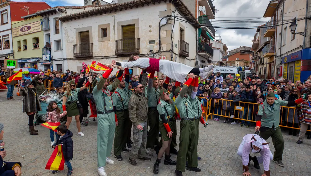 La localidad abulense de Cebreros celebra en Domingo de Piñata con la XXV del Concurso Provincial de Carrozas y Comparsas de su Carnaval, que ya es fiesta de interés turístico nacional