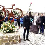 Los padres de Estela Domínguez al finalizar una manifestación ciclista en recuerdo de su hija, en Valladolid