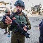 O.Próximo.- Colonos judíos atacan a militares israelíes en Cisjordania