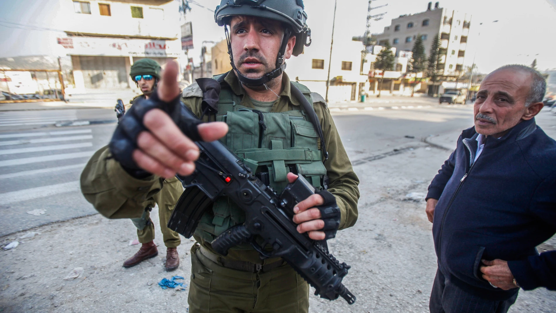 O.Próximo.- Colonos judíos atacan a militares israelíes en Cisjordania