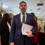El presidente de Vox, Santiago Abascal, formaliza en el Congreso la moción de censura contra Sánchez
