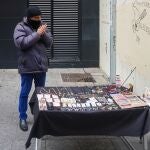 Un vendedor pasando frío en Córdoba