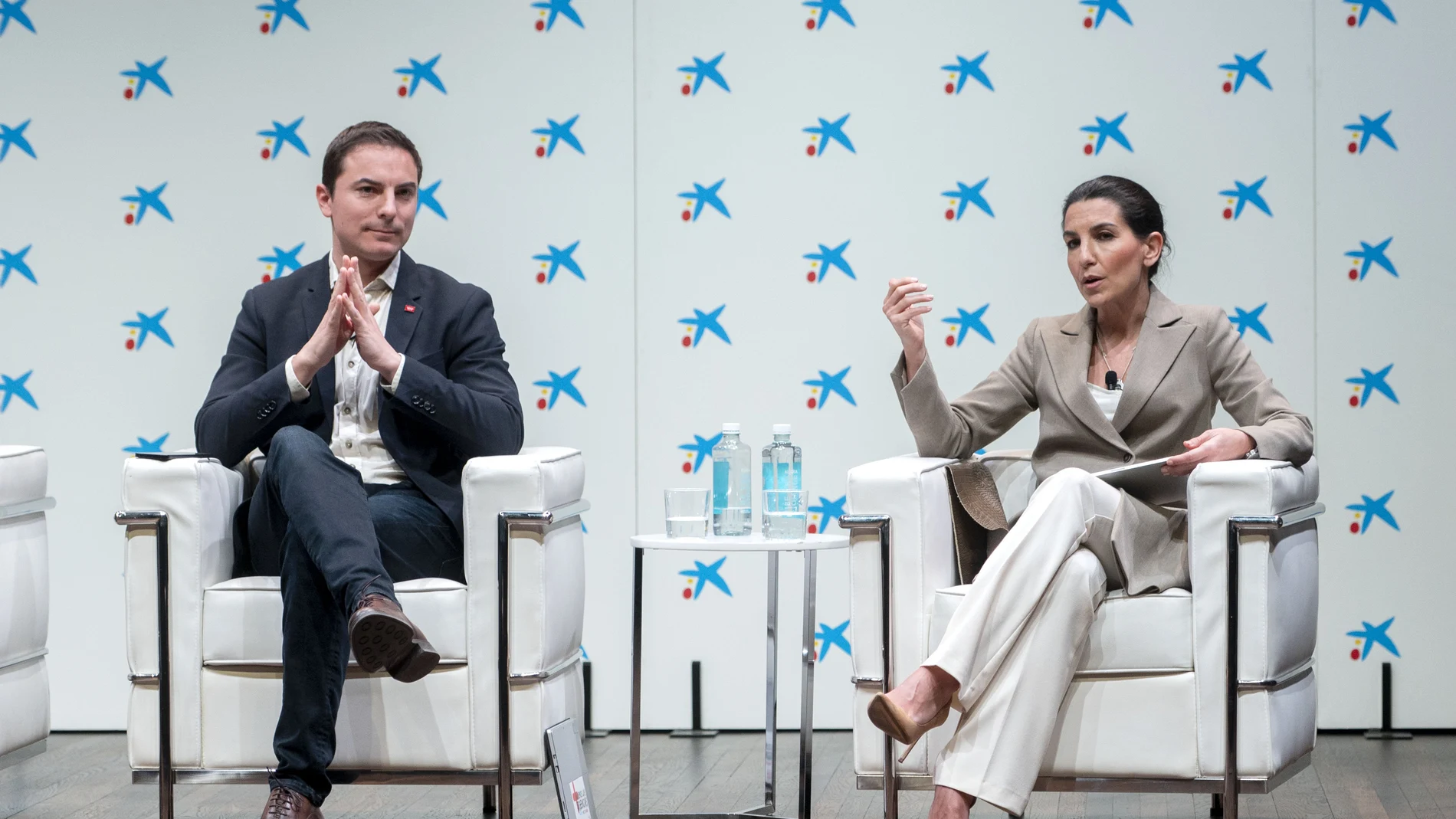 El candidato del PSOE a la Presidencia de la Comunidad, Juan Lobato y la candidata de VOX, Rocio Monasterio, participan en el debate 'Política de Vivienda y Suelo en la Comunidad de Madrid', en CaixaForum de Madrid, a 22 de febrero de 2023, en Madrid (España). El debate está enmarcado en el VIII Encuentro de Financiación Inmobiliaria de Madrid (EFIMAD).