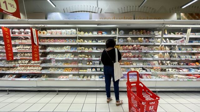 Alimentos de marca blanca y precios de alimentos en supermercados.