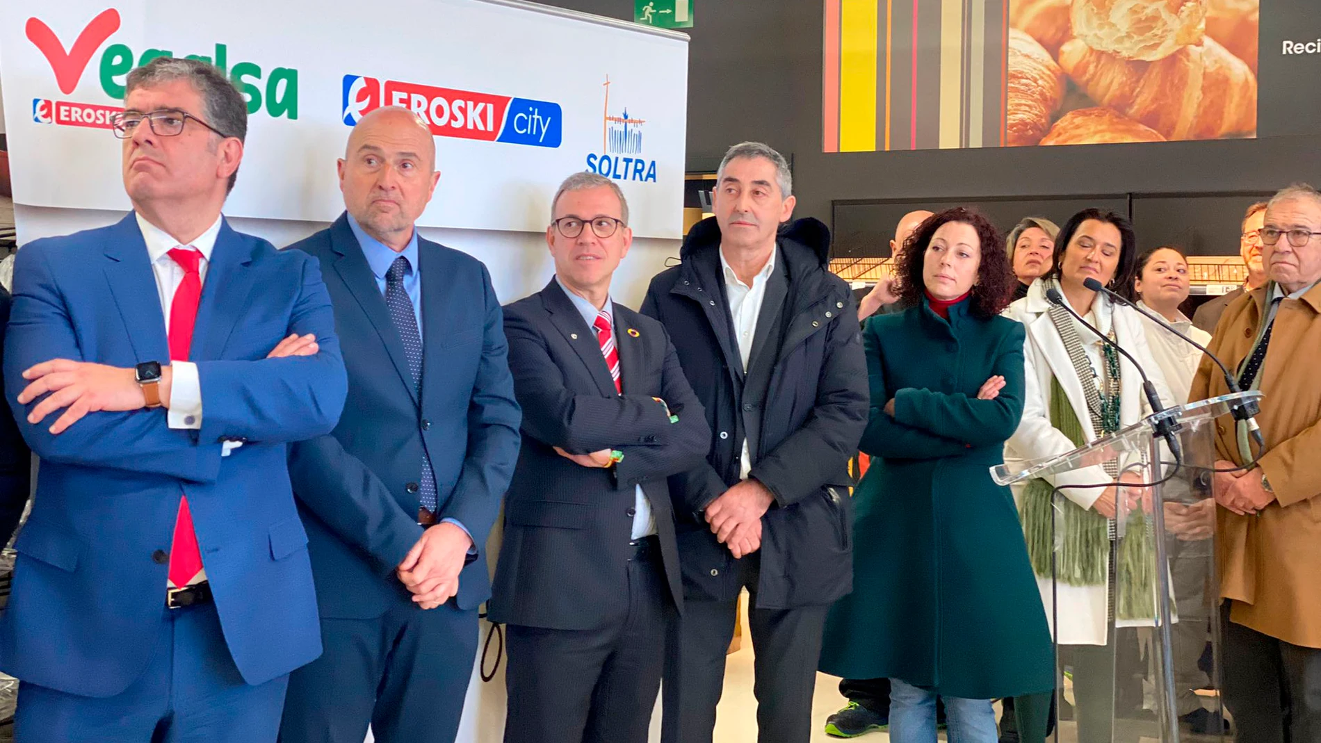 El consejero Mariano Veganzones acude a la inauguración del supermercado inclusivo en León