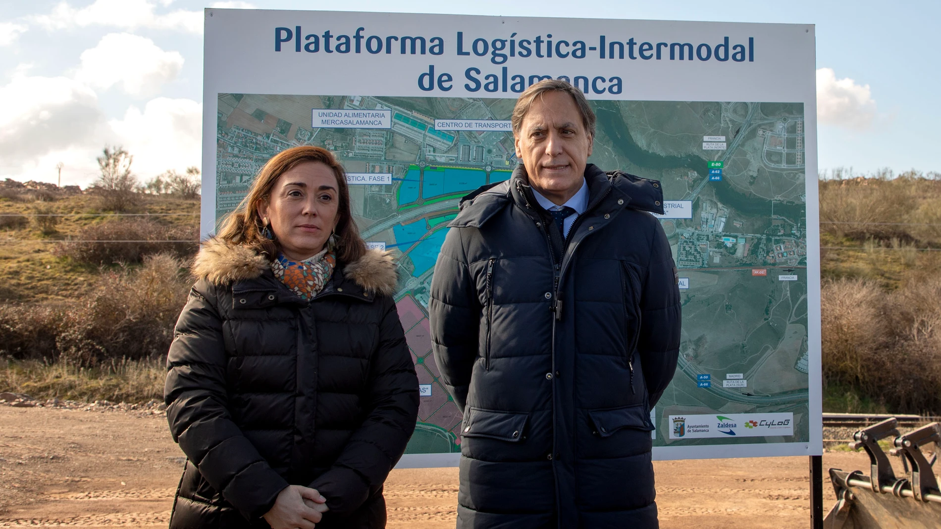 María González Corral junto al alcalde de Salamanca, Carlos García Carbayo