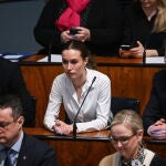 La primera ministra finlandesa Sanna Marin durante la votación en el Parlamento 