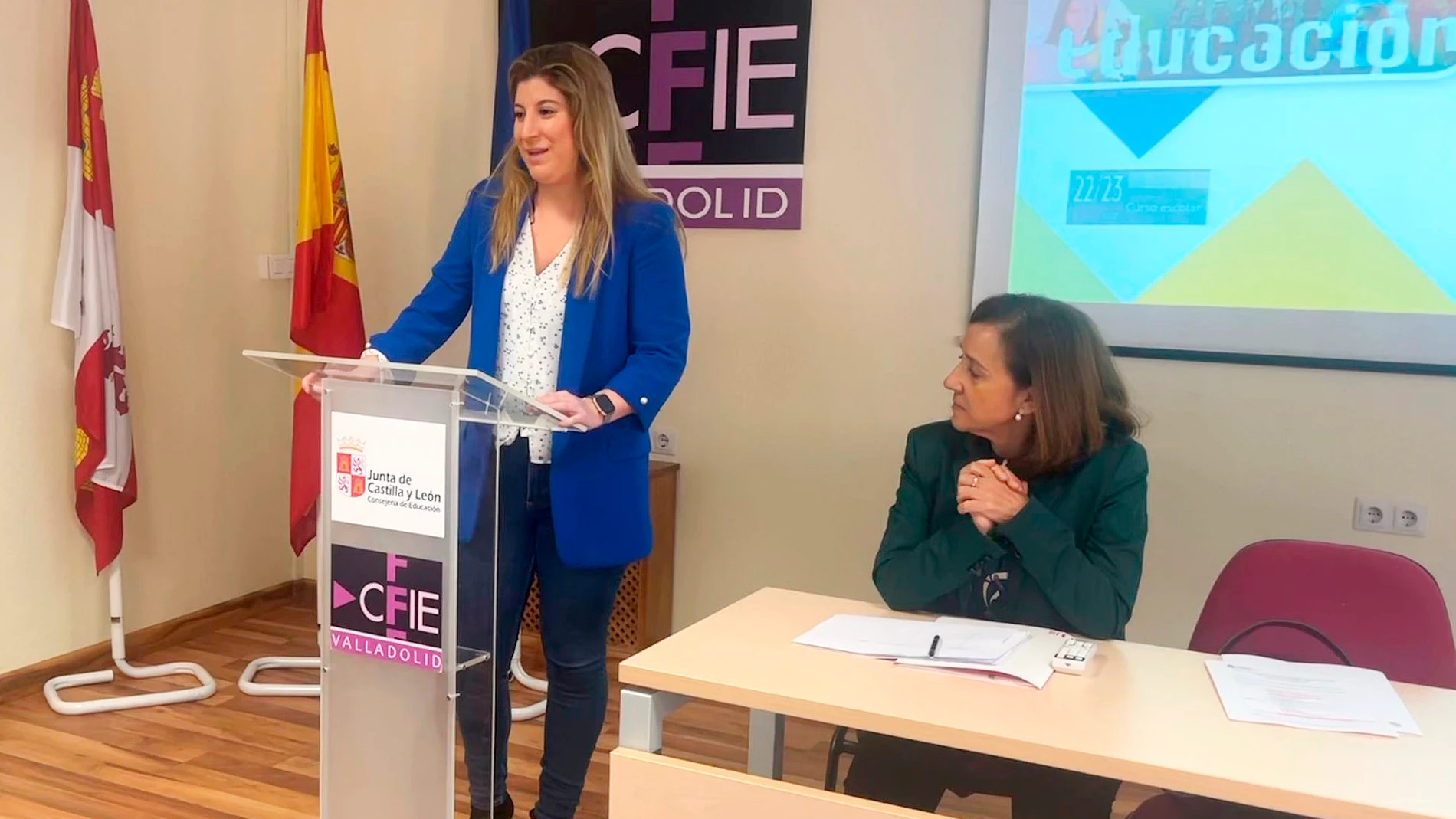 La delegada territorial de la Junta en Valladolid, Raquel Alonso, inauguración de la Liga Debate 2022-23 en el CFIE