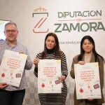 Jesús María Prada junto a Isabel Cabrera y Laura Huertos