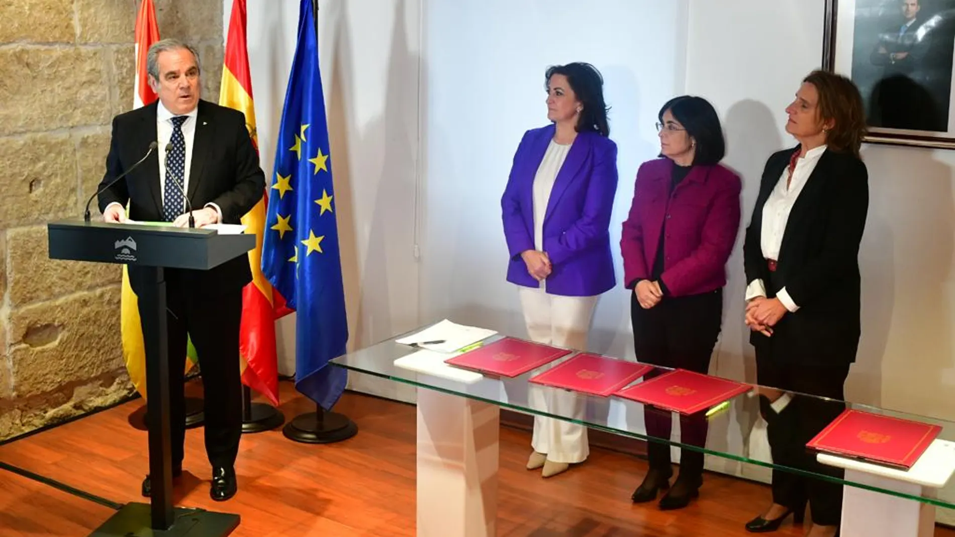 Gobierno de España y Consejo General de Farmacéuticos firman un protocolo para la creación del “Programa de Farmacia Comunitaria Rural”