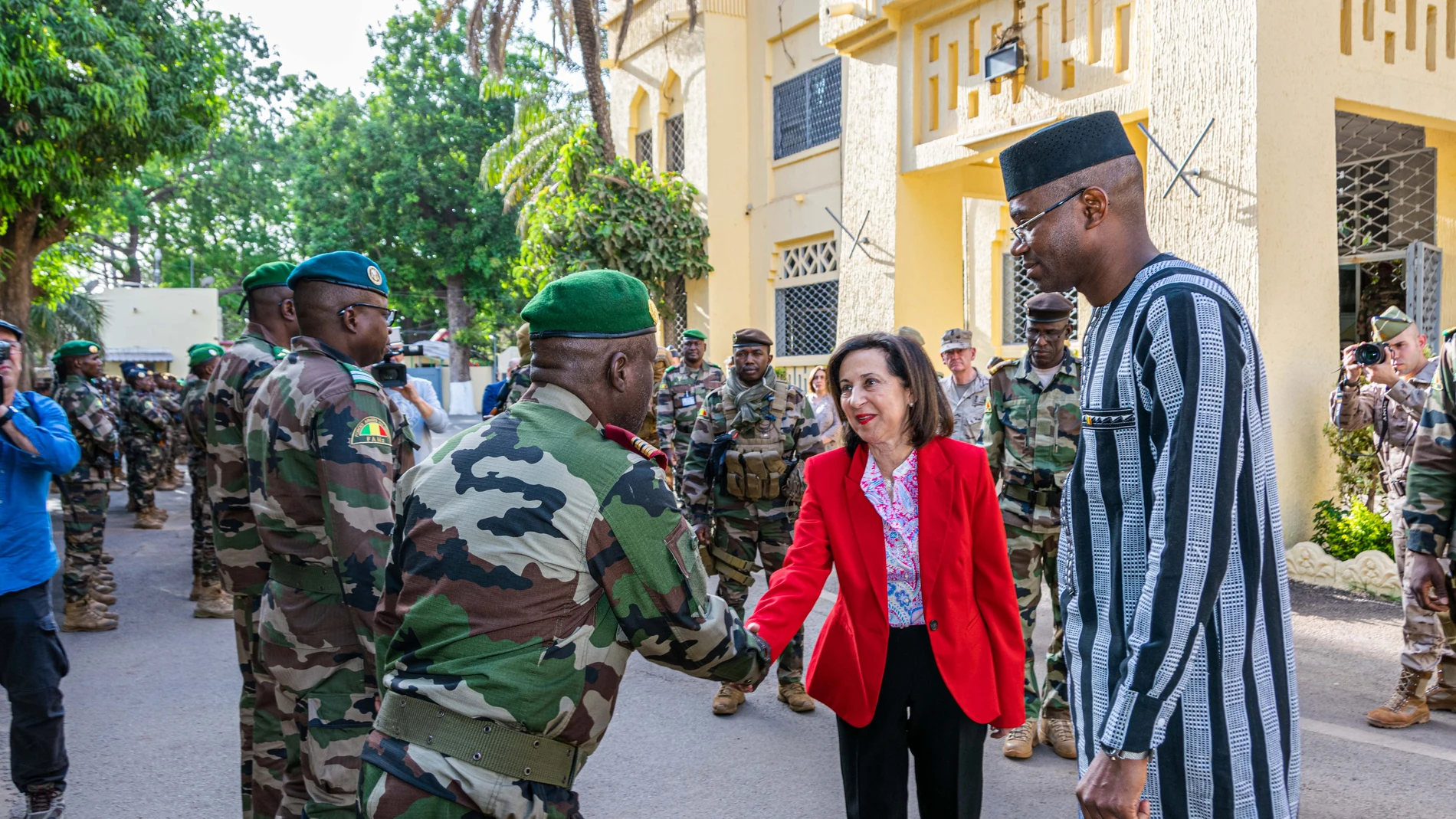 BAMAKO, 02/03/2023.- La ministra española de Defensa, Margarita Robles, inicia hoy jueves un viaje de dos días a la república de Mali, donde tiene previsto visitar el contingente español en su cuartel general de la misión de la Unión Europea EUTM-Mali en Bamako y mantener un encuentro con su homólogo, Sadio Camara. EFE / MISIÓN UE EN MALI. ***SOLO USO EDITORIAL / SOLO USO DISPONIBLE PARA ILUSTRAR LA NOTICIA QUE ACOMPAÑA/ (CRÉDITO OBLIGATORIO)***. 