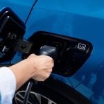 Economía/Motor.- El 60% de los directivos de automoción europeos cree que los coches eléctricos se abaratarán hasta 2030