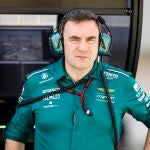Dan Fallows, director técnico de Aston Martin, durante el GP de Bahrein