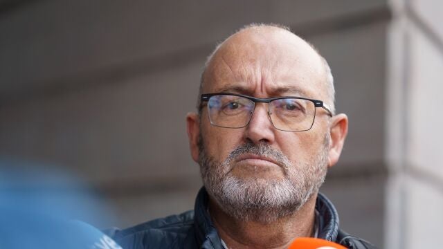 El exdiputado nacional del PSOE Juan Bernardo Fuentes tras declarar por el caso Mediador ante la jueza que lo ha dejado en libertad con cargos.