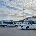 Varias autocaravanas estacionadas en las inmediaciones de la Vega de Acá, en Almería