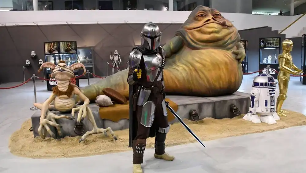 Piezas en tamaño real de R2D2, C3PO, la criatura sebosa Jabba y otros personajes de la saga Star Wars.