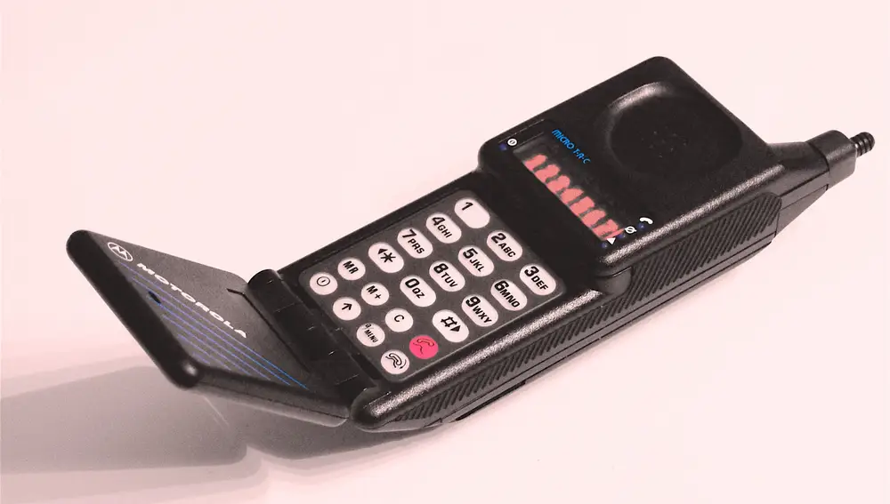 Motorola MicroTAC 9800X.
